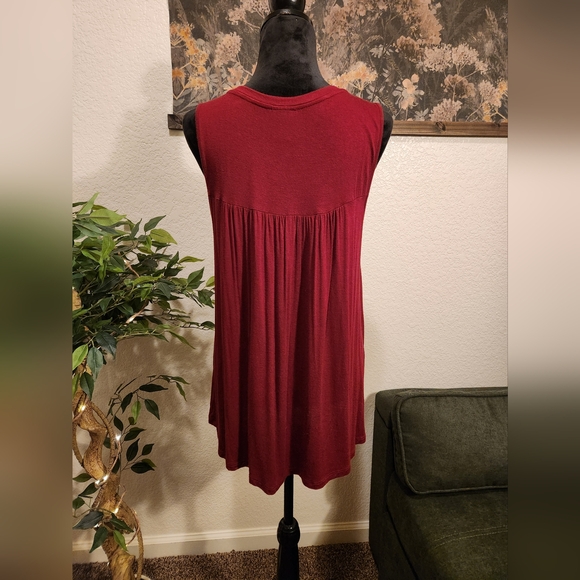 Red tank blouse - Picture 2 of 7